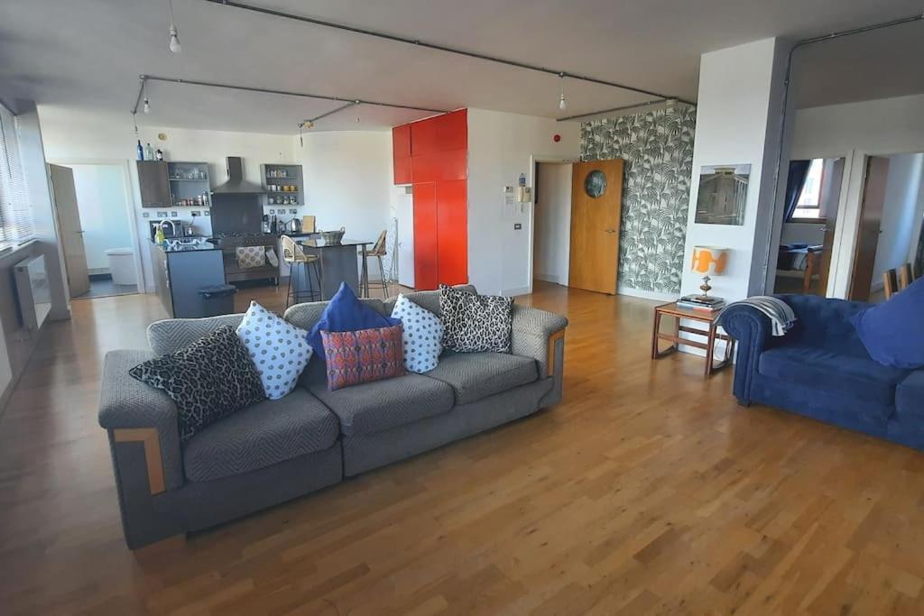 Trendy, Urban Open Plan Apartment Bristol Buitenkant foto
