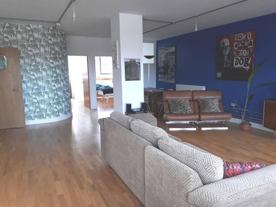 Trendy, Urban Open Plan Apartment Bristol Buitenkant foto